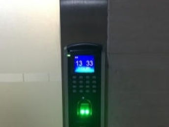 南山科技園玻璃雙門門禁考勤系統的安裝與維修